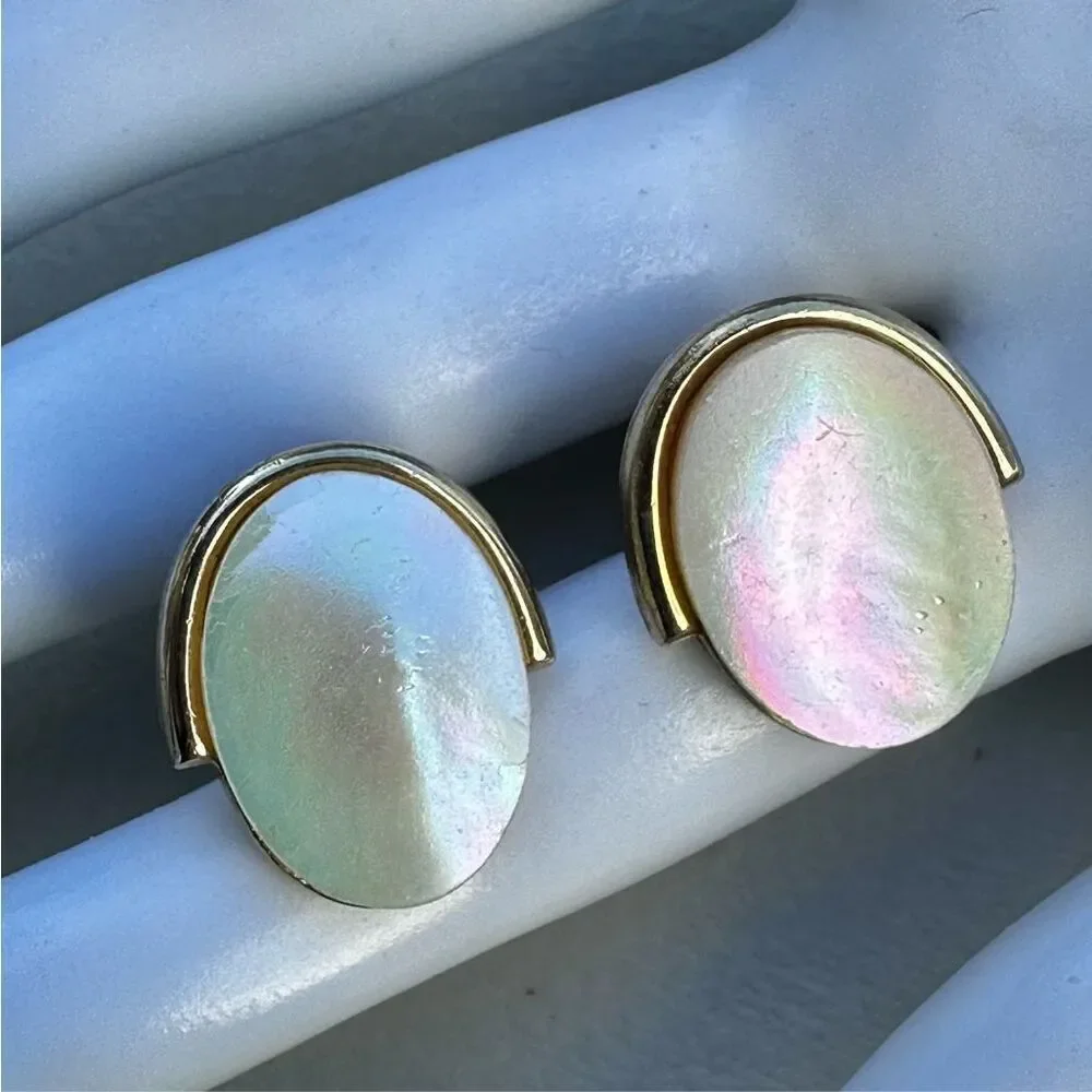 Gold tone mother of pearl vintage cufflinks